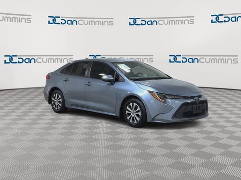 Used 2022 Toyota Corolla LE FWD image 2