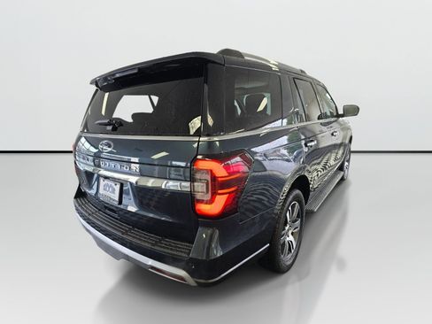 Used 2024 Ford Expedition Limited AWD/4WD image 3