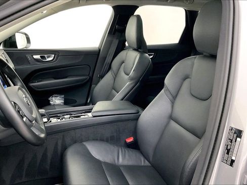 Certified 2025 Volvo XC60 B5 Plus image 34