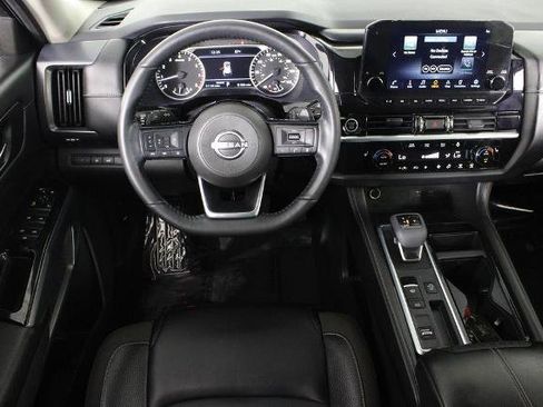 Certified 2022 Nissan Pathfinder SL FWD image 5