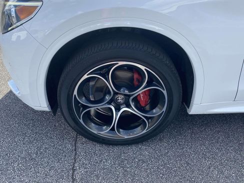 Used 2022 Alfa Romeo Stelvio Veloce image 25