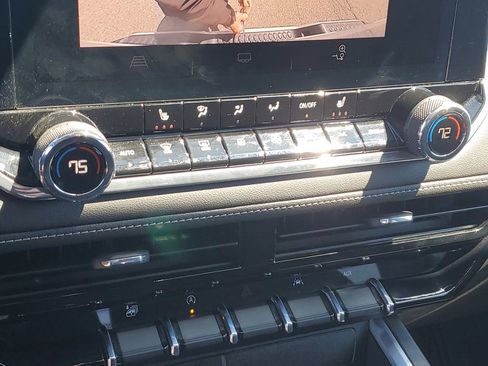 Used 2023 Chevrolet Colorado LT w/ LT Convenience Package III AWD/4WD image 18