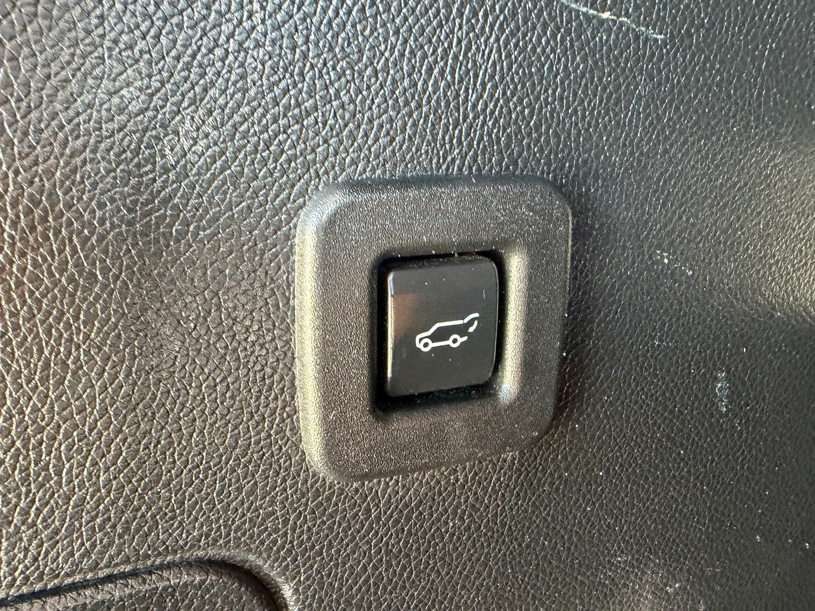 Used 2017 Lincoln Navigator L Select RWD image 16
