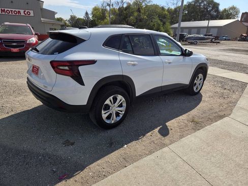Used 2025 Chevrolet Trax LS image 18