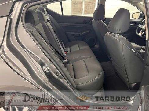 Used 2025 Nissan Altima 2.5 SV FWD image 38