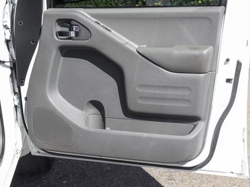 Used 2016 Nissan Frontier SV image 38