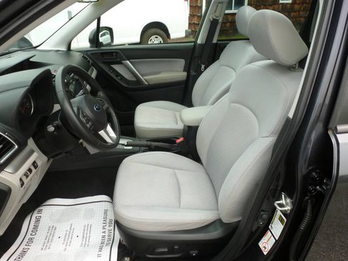 Used 2018 Subaru Forester 2.5i Premium w/ All-Weather Package AWD/4WD image 17