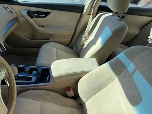 Used 2013 Nissan Altima 3.5 SV image 5