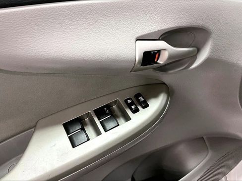 Used 2012 Toyota Corolla LE image 29