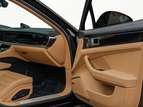 Used 2022 Porsche Panamera 4 Platinum Edition image 63