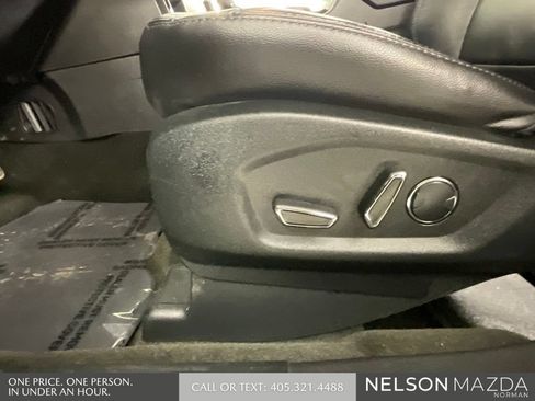 Used 2018 Ford Explorer XLT w/ Equipment Group 202A FWD image 25