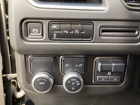 Used 2024 GMC Yukon SLE w/ Gmc Pro Safety Plus Package RWD image 27