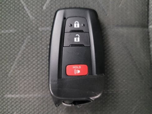 Used 2020 Toyota RAV4 XLE image 32