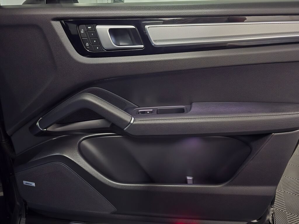 Certified 2023 Porsche Cayenne Platinum Edition AWD/4WD image 29