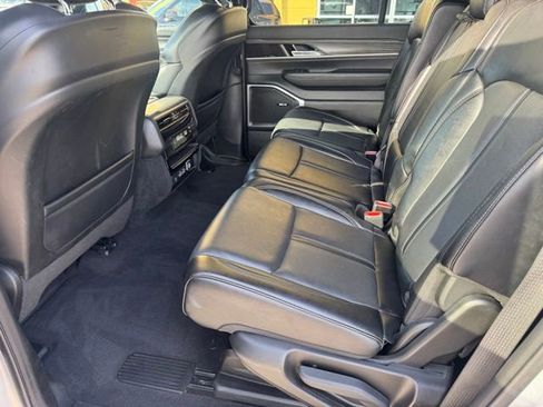 Used 2024 Jeep Wagoneer Series II w/ Flexible Seating Group image 12