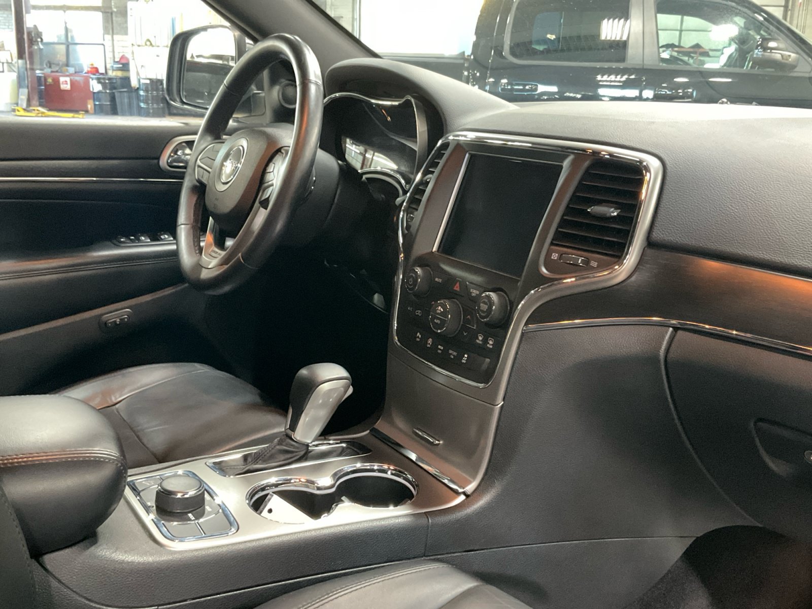 Used 2018 Jeep Grand Cherokee Limited w/ Trailer Tow Group IV AWD/4WD image 18
