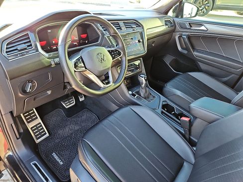 Certified 2022 Volkswagen Tiguan SE R-Line image 12