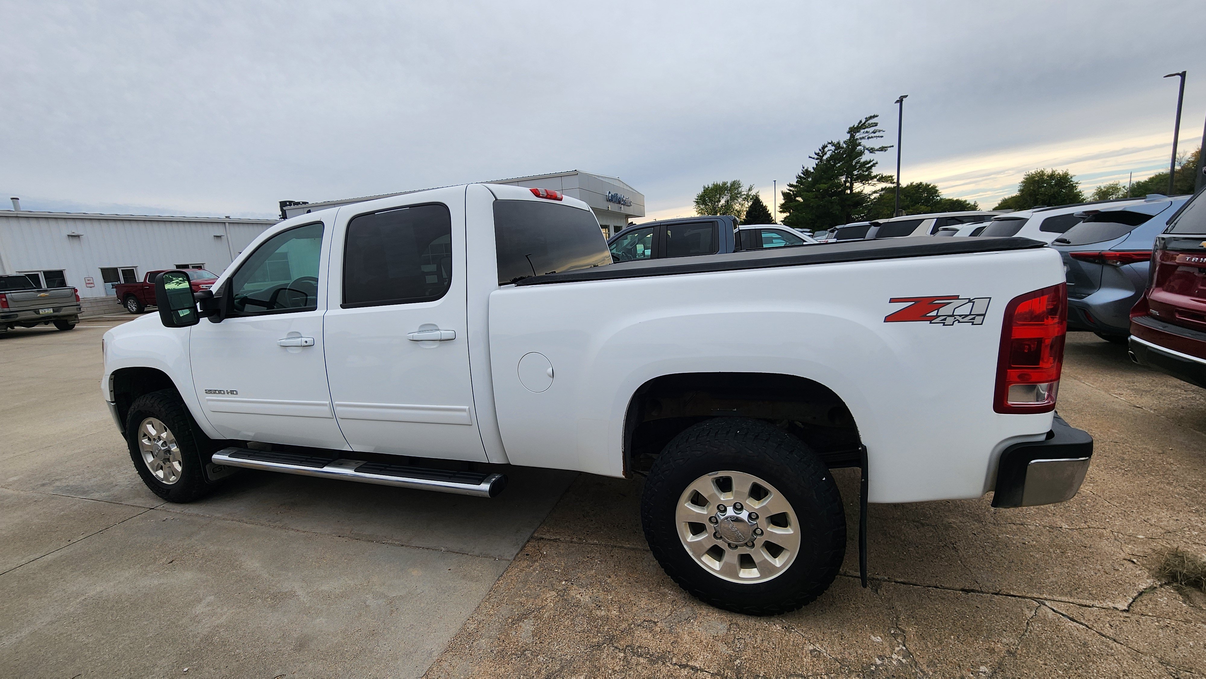Used 2013 GMC Sierra 2500 SLE w/ SLE Preferred Package AWD/4WD image 8