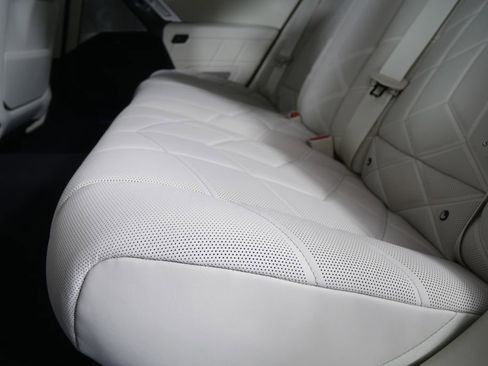 New 2026 BMW i7 xDrive60 w/ Executive Package image 13