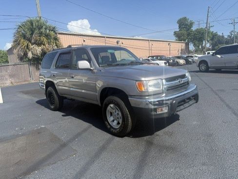 Used 2002 Toyota 4Runner SR5 RWD image 3