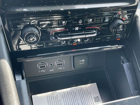 New 2025 Jeep Grand Cherokee Limited w/ Luxury Tech Group II image 20