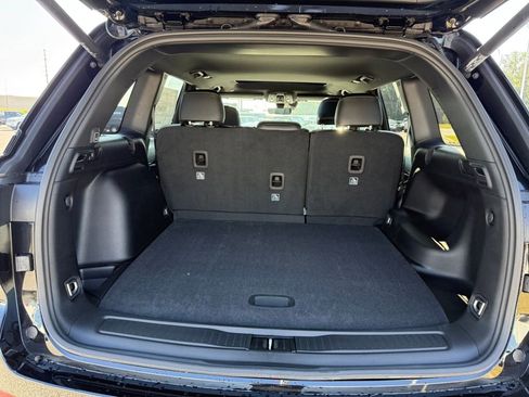 New 2025 Jeep Grand Cherokee Altitude image 21