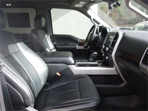 Used 2018 Ford F150 Lariat w/ Equipment Group 502A Luxury image 4