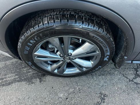 Used 2019 Nissan Murano Platinum image 2