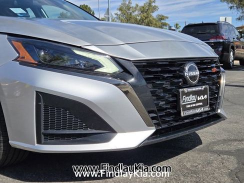 Used 2023 Nissan Altima 2.5 SR FWD image 2
