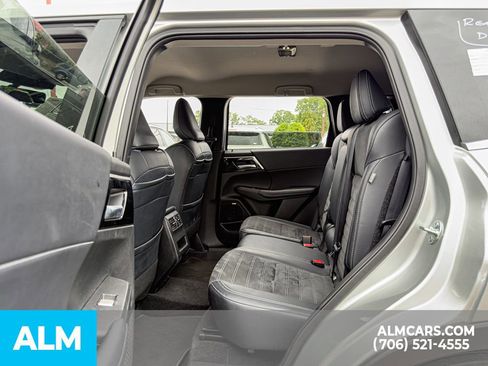 Used 2025 Mitsubishi Outlander SE FWD image 21