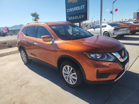 Used 2019 Nissan Rogue SV AWD/4WD image 2