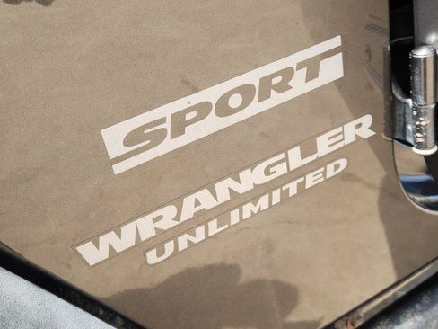 Used 2017 Jeep Wrangler Unlimited Sport w/ Quick Order Package 24S AWD/4WD image 27