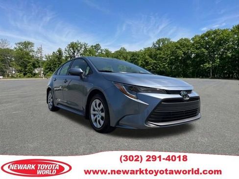 Used 2025 Toyota Corolla LE FWD image 1