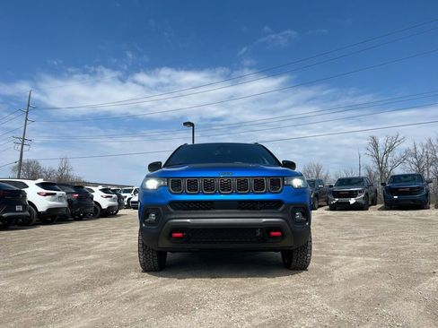 Used 2025 Jeep Compass Trailhawk AWD/4WD image 4