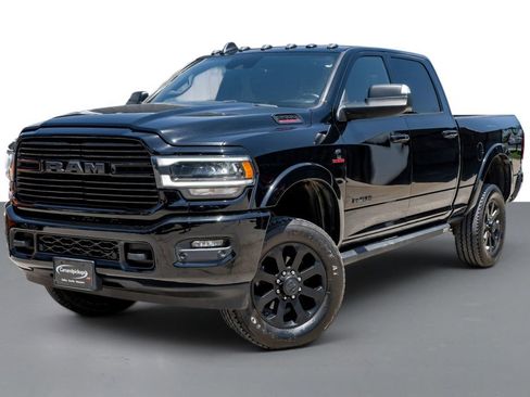 Used 2019 RAM 2500 Laramie w/ Black Appearance Package AWD/4WD image 4
