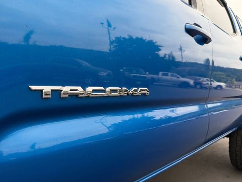 Used 2016 Toyota Tacoma TRD Off-Road w/ Premium & Technology Package AWD/4WD image 34