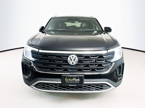 Used 2025 Volkswagen Atlas Cross Sport SE AWD/4WD image 2