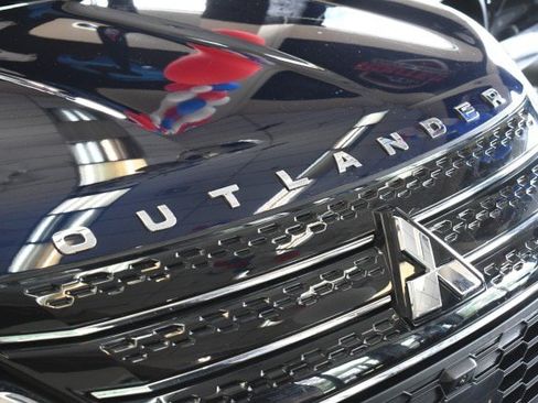 Used 2023 Mitsubishi Outlander SE AWD/4WD image 7
