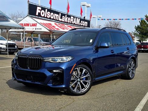 Used 2022 BMW X7 M50i w/ Dynamic Handling Package image 3