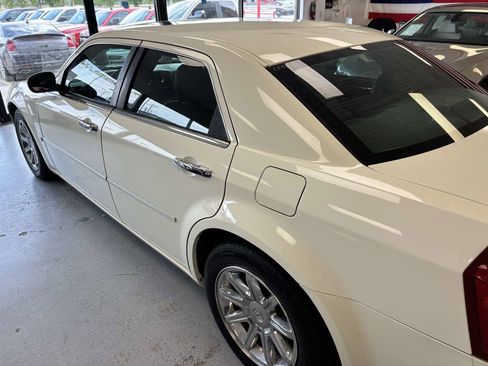 Used 2005 Chrysler 300 C image 12