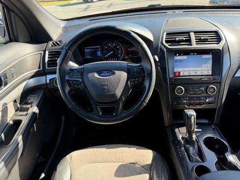 Used 2017 Ford Explorer XLT w/ Equipment Group 202A image 20