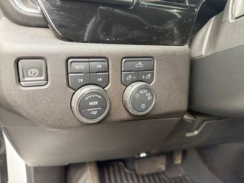 Used 2022 Chevrolet Silverado 1500 LT w/ Z71 Off-Road Package image 37