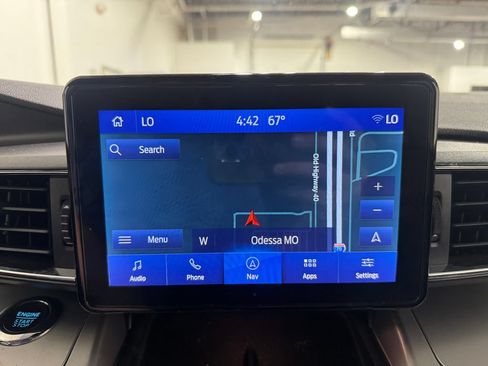 Used 2022 Ford Explorer XLT AWD/4WD image 12