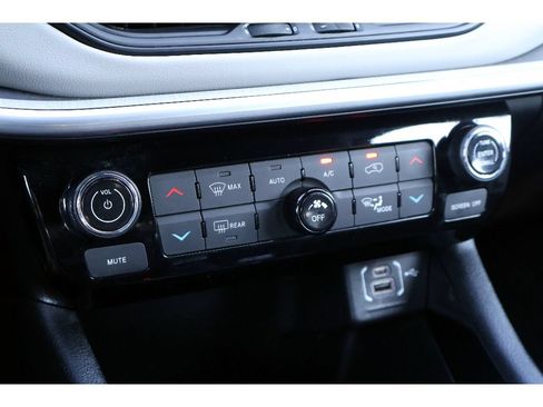Used 2025 Jeep Compass Limited AWD/4WD image 29