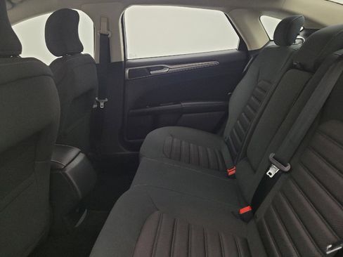 Used 2017 Ford Fusion SE FWD image 18