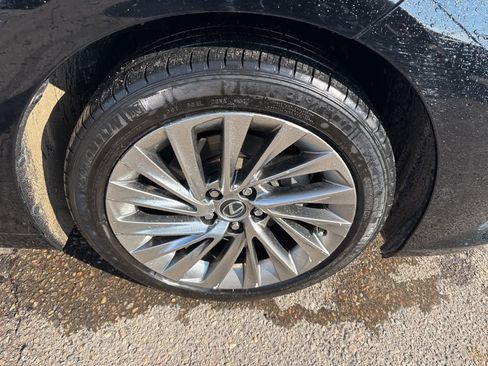 Used 2019 Lexus ES 350 w/ Accessory Package image 5