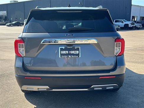 Used 2021 Ford Explorer XLT w/ Equipment Group 202A image 7