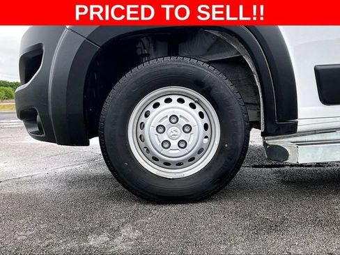 Used 2025 RAM ProMaster 2500 w/ U-Haul Equipment Group FWD image 32