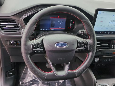 Used 2025 Ford Escape ST-Line w/ Equipment Group 301A FWD image 18