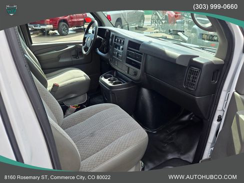 Used 2015 Chevrolet Express 3500 image 9